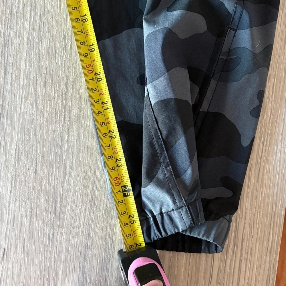 Old Navy Active Stretchtech Camo Jogger Pants Size L Gray Black Athletic - Picture 6 of 7